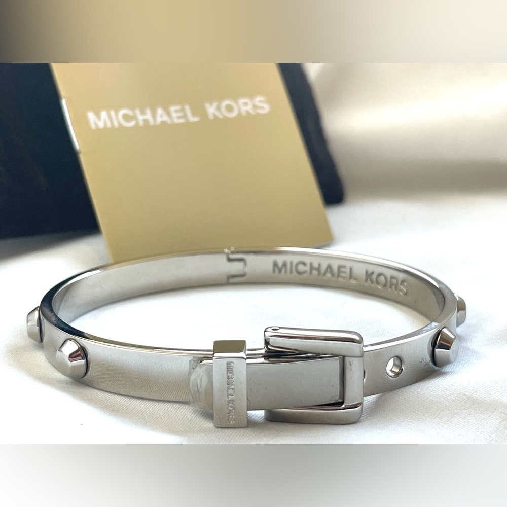 NWOT MICHAEL KORS Silver Studded ASTOR Steel Buckle Bangle Bracelet BRAND NEW
